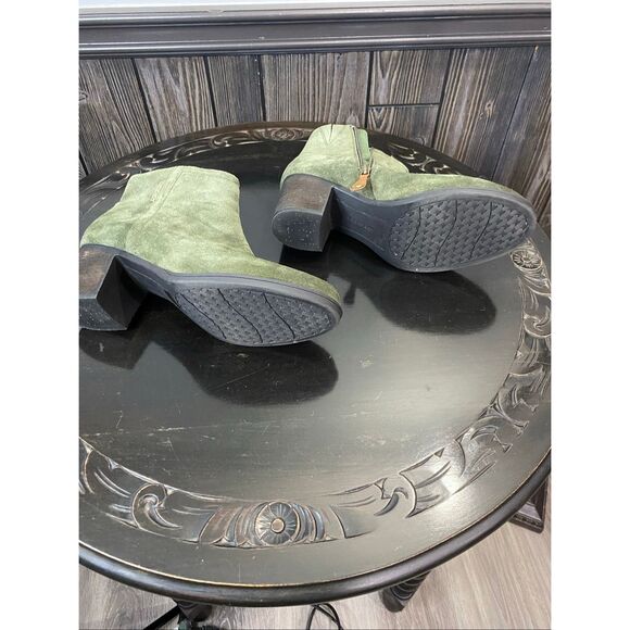 9 1/2, Rockport Cobb Hill ankle boots in green suede. Purchased but never worn. - Picture 3 of 12